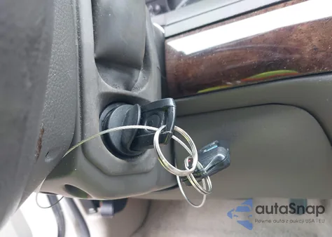 2010 Mercury Grand Marquis Ls (Fleet Only) z USA, uszkodzony, nr VIN 2MEBM7FV0AX631065